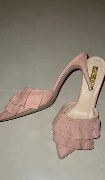 pink shoes