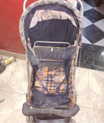 عربة أطفال مستعملة