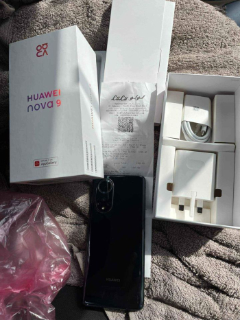 هواوي نوفا 9 نظيف جدا شبه جديد 128 جيجا رام 8 بطاريه قويه بصمه بالشاشه شاشه اموليد ألو