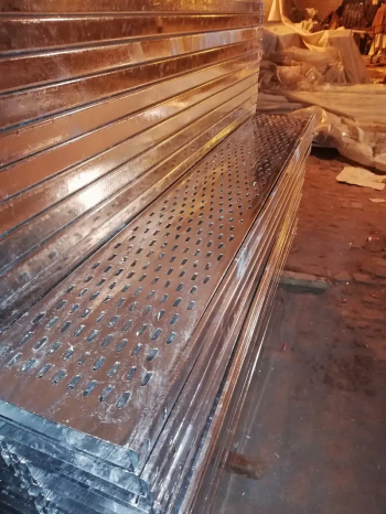 Cable Ladder Perforated Duct Mesh Unistrut and cable channel route