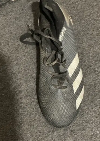 fb shoes bss nichy spikes lagny hai