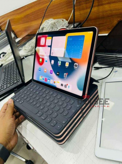 iPad air 4 2020 with Apple original keyboard