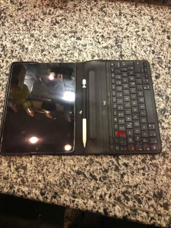 ipad pro 128g 9.7بوصه