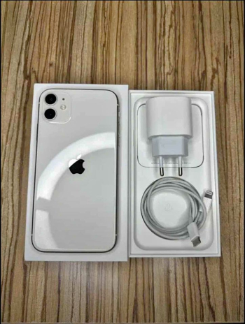 Clean iPhone 11 with Insurance 