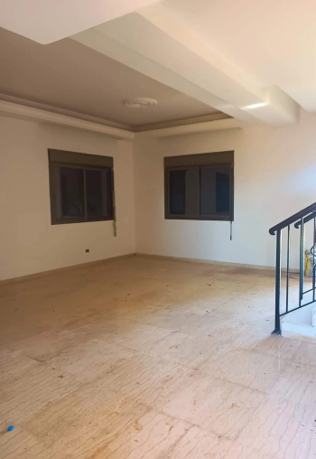 فيلا طابقين للبيع بشمزين الكورة