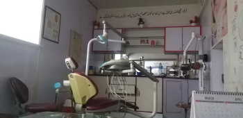 female dental assistant in koral hospital