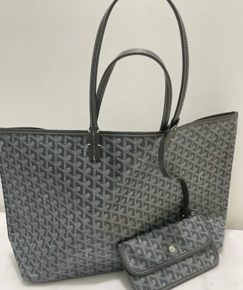 Goyard:( Saint louis PM bag )