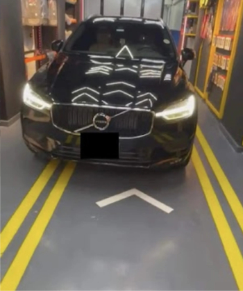 فولفو xc60 model 2019 دهان المصنع بها خدوش بسيطه صيانات منتظمه بالتوكيل اول مالك من الزير