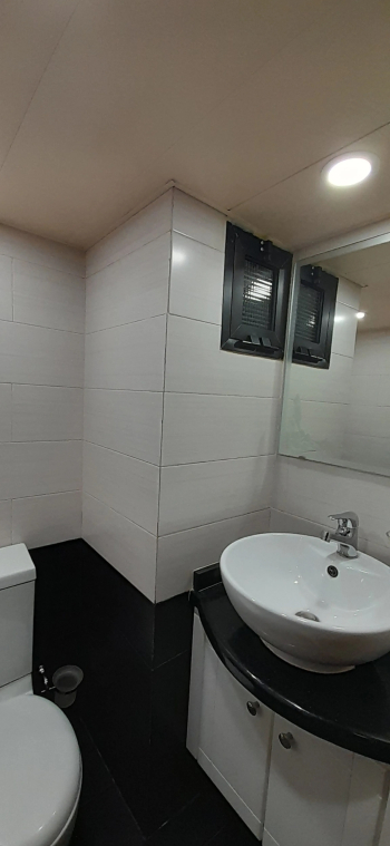 Ø´Ù‚Ø© Ù„Ù„Ø¨ÙŠØ¹ Ø³ÙˆØ¨Ø± Ø¯ÙˆÙ„ÙˆÙƒØ³ Ù…Ø·Ù„ Ø±Ø§Ø¦Ø¹ Ø¨Ø­Ø± Ùˆ Ø¬Ø¨Ù„ ÙÙŠ Ø¨Ø±Ø¬Ø§ Ù‚Ù„Ø¹Ø© Ø£Ø¨Ùˆ Ø¹Ø§Ø±Ù Ø§Ù„Ø·Ø§Ø¨Ù‚ Ø§Ù„Ø«Ø§Ù„Ø« ÙŠÙˆØ¬Ø¯ Ø¨Ø