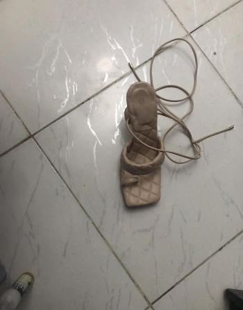 صندل كعب عالي ومريح جديد بدون استخدام بسعر مميز 530 ماركة pixi