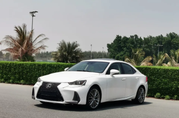 لكزس IS 300 موديل 2019 امريكي بحالة ممتازة ايرباك وكالة ماشية 86000 كم