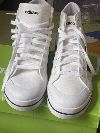 كوتش اديداس موديل السنة وارد من الخارج