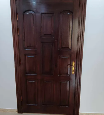 نجار أبواب خشب وصيانة أبواب وتركيب جديده وديكورات خشبي