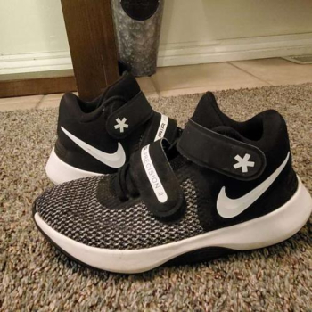 Women's basketball shoes size 5 1/2 in West Haven, Utah
