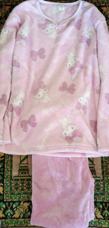 ملابس للبيع في لبنان