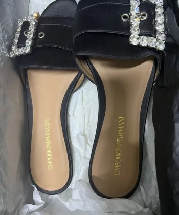 نعال نسائي من ارماني اصلي وجديد