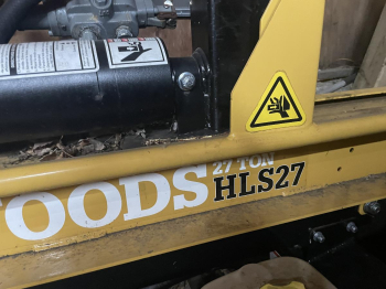 WOODS 27 Ton Log Splitter