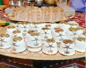 قهوجيين وصبابين رجال ونساء