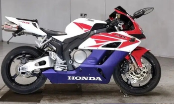 cbr1000 rr وارد يابان بحاله الزيرو